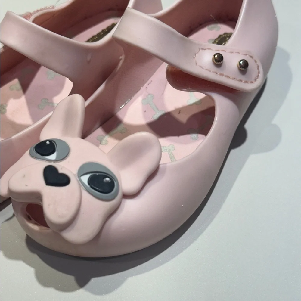 Mini Melissa Bull Dog Mary Jane Shoe. Light Pink. Good Condition. Size 8